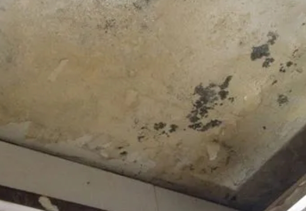 温江阳台漏水维修公司分享下温江卫生间渗水维修需要注意哪些问题。